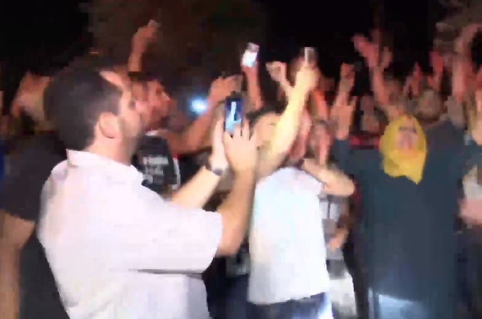 Palestinians celebrate as Israeli starts taking down al-Aqsa restrictions