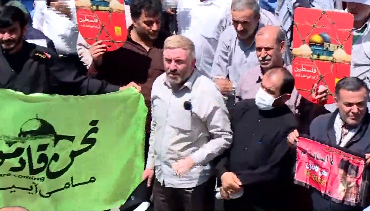 Iranian worshipers rally in protest at Israeli crimes