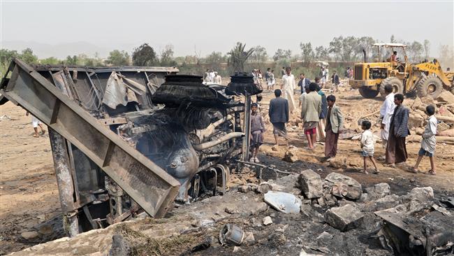 People gather at the site of a Saudi airstrike on an outskirt of the northwestern city of Sa’ada, Yemen, on August 4, 2017. (Photo by Reuters)