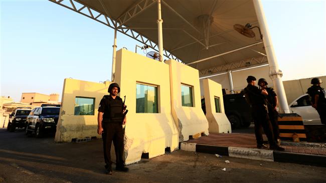 Saudi forces stand guard in the Shia-majority town of Awamiyah on August 9, 2017. (Photo by Reuters)