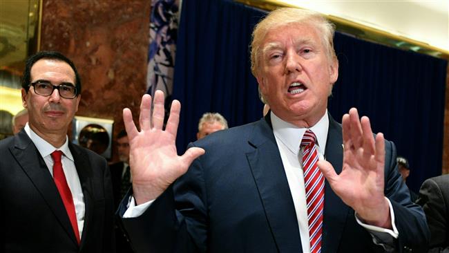 US President Donald Trump speaks to the press about protests in Charlottesville, Virginia, at the lobby of Trump Tower in New York on August 15, 2017. (AFP photo)