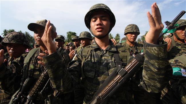Members of the Moro Islamic Liberation Front pray together as they gather at their stronghold at Camp Darapanan in Maguindanao province in southern Philippines, October 15, 2012. (Photo by AP)