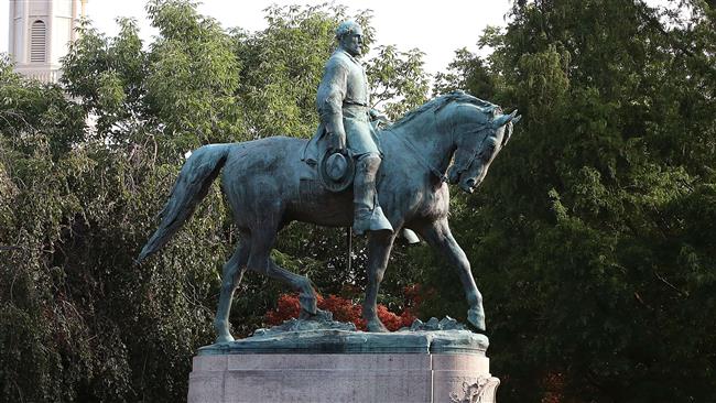 The statue of Confederate Gen. Robert E. Lee in the center of Emancipation Park on August 18, 2017 in Charlottesville, Virginia (Photo by AFP)