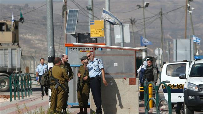 Israeli forces are seen at Tapuah Junction in the occupied West Bank, October 19, 2016. (Photo by AP)