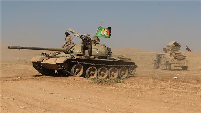 Fighters from Popular Mobilization Forces advance towards the city of Tal Afar, the main remaining stronghold of Daesh in Iraq, after the government announced the beginning of an operation to retake it from militants, on August 20, 2017. (Photo by AFP)