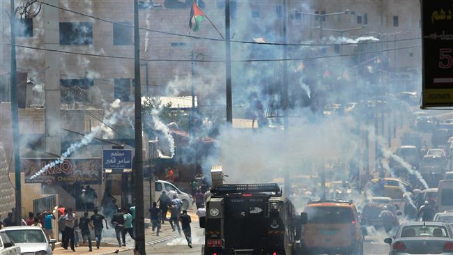 Tear gas fumes billow during clashes between Palestinian protesters and Israeli forces after Friday prayers at the main entrance of the West bank city of Bethlehem on July 28, 2017 at a protest against Israeli security measures implemented at al-Aqsa Mosque compound. (Photo by AFP)