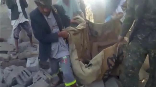 A victim is carried from the site of an airstrike on a hotel in Arhab, Yemen Wednesday, Aug. 23, 2017. (Photo by AP)