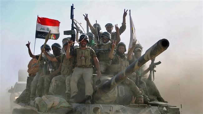 Fighters of the Hashed al-Sha’abi (Popular Mobilization units) advance towards the town of Tal Afar, west of Mosul, after the Iraqi government announced the beginning of the operation to retake it from Daesh on August 22, 2017.