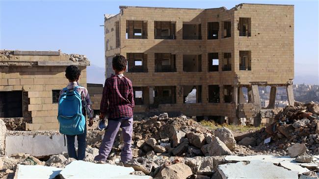 Yemeni children look at a school on March 16, 2017, that was damaged in a Saudi airstrike in the southern Yemeni city of Ta’izz. (Photo by AFP)