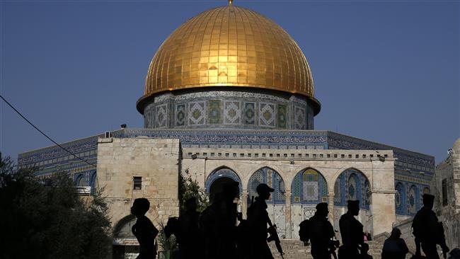 Israeli border policeman walk outside the Dome of the Rock in the al-Aqsa mosque compound in the Old City of Jerusalem al-Quds on August 20, 2017. (Photo by AFP)