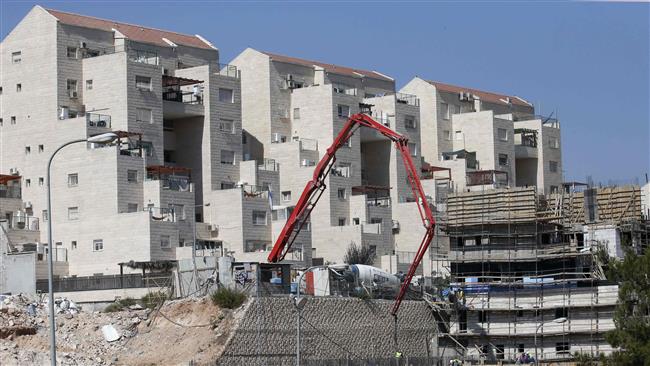 Construction workers build new houses in the Israeli settlement of Kiryat Arba in the occupied West Bank town of al-Khalil (Hebron), August 24, 2017. (Photo by AFP)