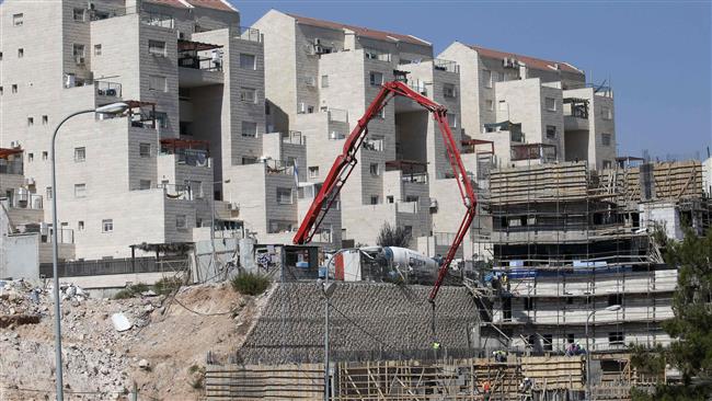 Construction workers build new structures in the Israeli settlement of Kiryat Arba, east the West Bank city of al-Khalil (Hebron), August 24, 2017. (Photo by AFP)