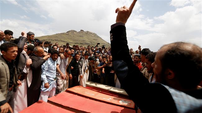 Mourners gather around coffins at a graveyard during the funeral of the victims of a Saudi-led airstrike in Sana’a, Yemen, on August 26, 2017. (Photo by Reuters)