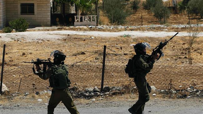Israeli soldiers take aim during clashes with Palestinians in the West Bank village of Tuqua, August 5, 2017. (Photo by AFP)