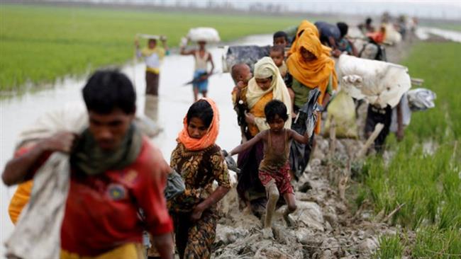 Rohingya Muslims walks to take refuge in a camp after crossing the Bangladesh-Myanmar border in Teknaf September 3, 2017. (Photo by Reuters)