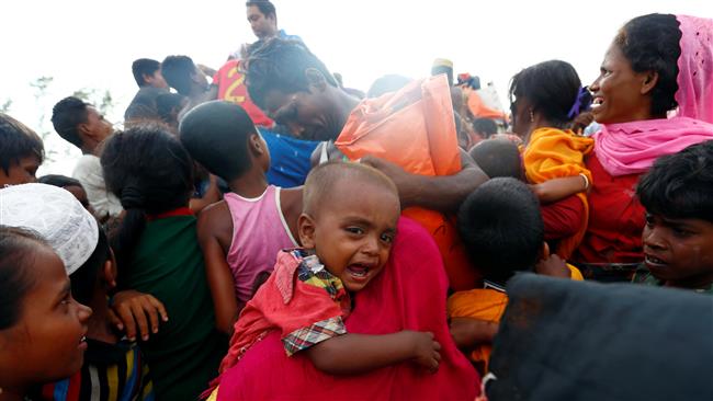 Rohingya refugees jostle to receive food distributed by local organizations after crossing the Bangladesh-Myanmar border by boat through the Bay of Bengal in Teknaf, Bangladesh, September 7, 2017. (Photo by Reuters)