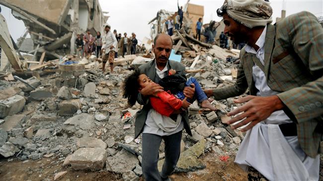 A man carries a child rescued from the site of a Saudi-led air strike that killed eight of her family members in the Yemeni capital city of Sana’a on August 25, 2017. (Photo by Reuters)
