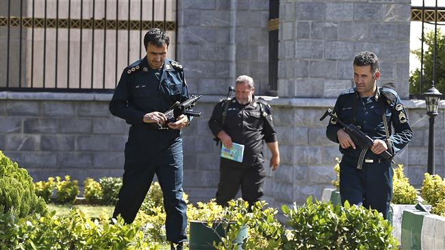 Police officers patrol Iran’s parliament building after a Daesh assault, in Tehran, Iran, June 7, 2017. (Photo by AP)