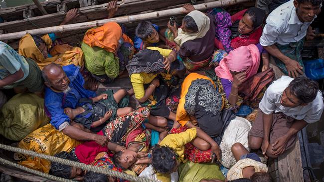 This photograph taken on September 12, 2017, shows Rohingya refugees arriving by boat at Shah Parir Dwip on the Bangladesh side of the Naf River after fleeing violence in Myanmar. (Photo by AFP)