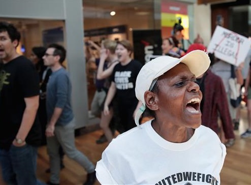 Demonstrators march through the West County Mall protesting the acquittal of former St. Louis police officer Jason Stockley, on September 16, 2017, in St. Louis, Missouri. (Photo by AFP)