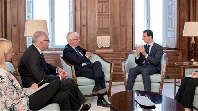 Syrian President Bashar al-Assad (R) speaks with Mario Romani, a member of Italy’s Senate of the Republic, in the Syrian capital, Damascus, September 17, 2017. (Photo by SANA)