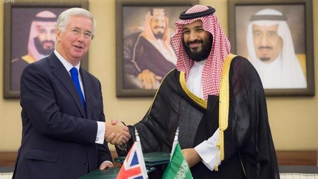 Saudi Crown Prince Mohammed bin Salman, right, shakes hands with British Defense Secretary Michael Fallon after signing agreements in Jeddah, Saudi Arabia, September 19, 2017. (Saudi Press Agency/handout via Reuters)