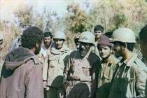 تصویری کمتر دیده شده از رهبر معظم انقلاب در جبهه های جنگ تحمیلی