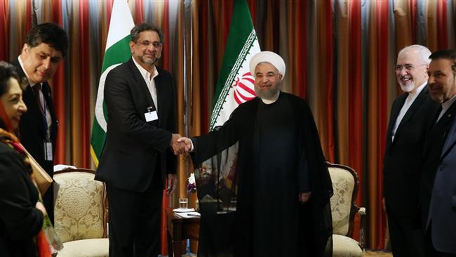 Iranian President Hassan Rouhani (R) meets Pakistani Prime Minister Shahid Khaqan Abbasi on the sidelines of the UN General Assembly meeting in New York on September 19, 2017. (Photo by IRNA)