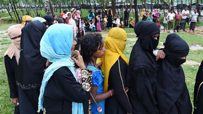 Rohingya refugees wait in line for relief supplies in the refugee camp of Leda near Teknaf, in Bangladesh, September 19, 2017. (Photo by AFP)