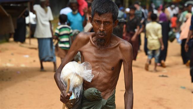 A Rohingya Muslim refugee walks at the refugee camp of Kutupalong, in Ukhia, Bangladesh, September 22, 2017. (Photo by AFP)