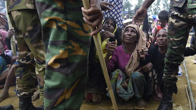 Rohingya refugees wait for food distribution organized by the Bangladesh army at the refugee camp of Balukhali near Gumdhum on September 25, 2017. (Photo by AFP)