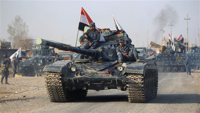Iraqi forces advance on September 23, 2017 to recapture the militant stronghold of Hawijah after retaking the nearby northern town of Shirqat from Daesh Takfiri terrorist group on the second day of a new offensive. (Photo by AFP)