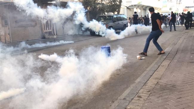 Tear gas smoke covers an area in the village of Diraz on October 1, 2017 after Bahraini regime forces attacked Shia mourners marking the martyrdom anniversary of Imam Hussein (PBUH). (Photo via Twitter)