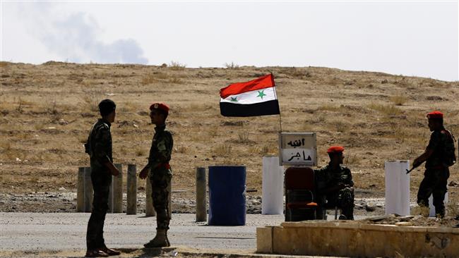 Syrian government forces at a checkpoint in the eastern Syrian city of Dayr al-Zawr on September 21, 2017. (Photo by AFP)