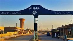 ورودی شهر رقه در سوریه در زمان اشغال گروه تروریستی داعش
