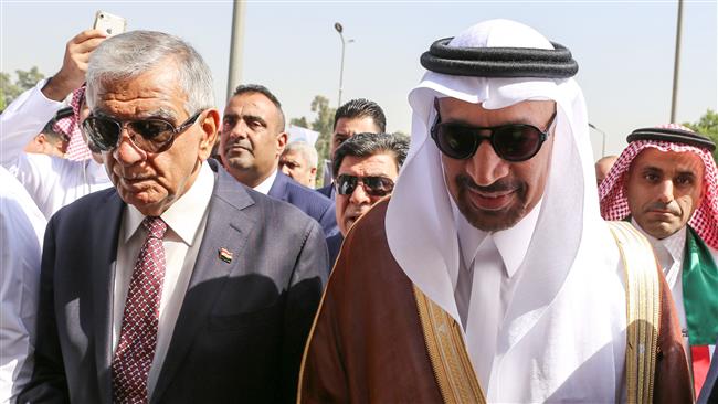 Saudi Oil Minister Khalid al-Falih (R) arrived in Baghdad on Saturday for talks on expansion of mutual economic bonds. (Photo by AFP)