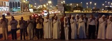 نماز جماعت در مسجد تخریب شده بحرین