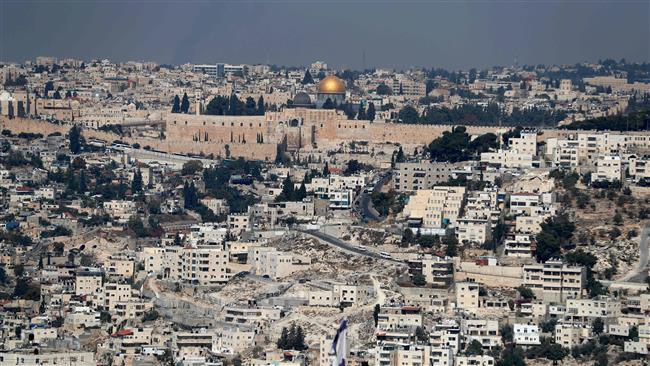 The photo taken on October 25, 2017 from Jabel al-Mukaber, a Palestinian neighborhood in Israeli-occupied East Jerusalem al-Quds, shows the Old City of Jerusalem al-Quds with the Dome of the Rock. (Photo by AFP)