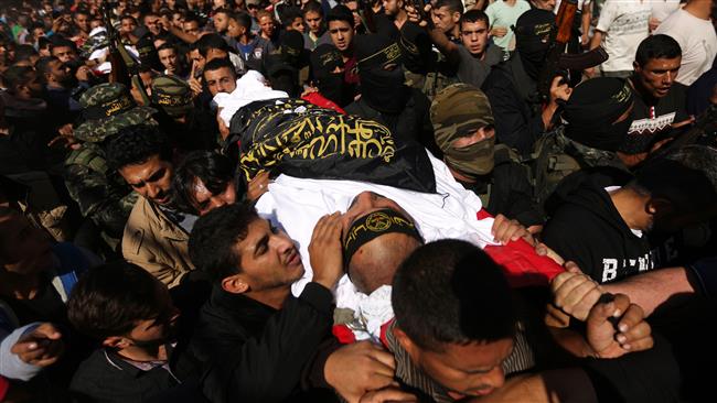 Mourners carry the coffin of Palestinian Islamic Jihad Movement fighter Arafat Abu Morshed during the funeral of Palestinians killed in an Israeli operation to blow up a tunnel stretching from the Gaza Strip into occupied territories during their funeral at the Bureij refugee camp, in central Gaza, on October 31, 2017. (Photo by AFP)