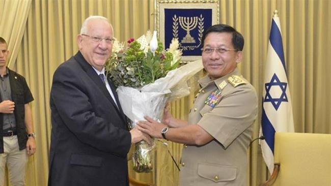 Myanmar’s visiting military Chief of Staff Min Aung Hlaing (R) meets Israeli President Reuven Rivlin in Sept. 2015.