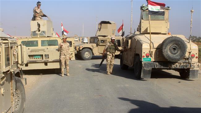Iraqi security forces gather in the Rawah area during an operation to retake the Euphrates Valley town from the Daesh Takfiri terrorist group on November 11, 2017. (Photo by AFP)