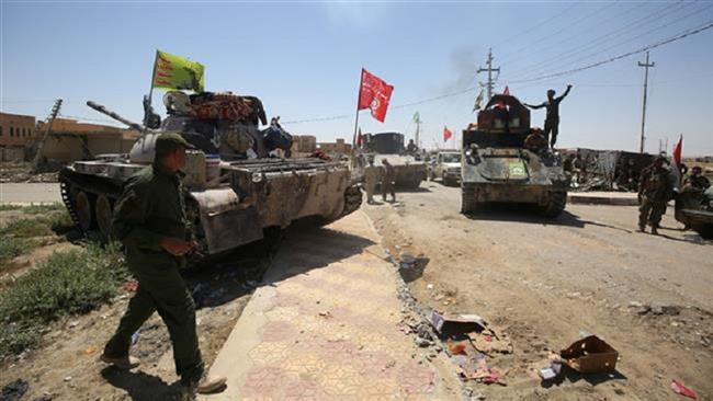 Members of the Iraqi pro-government Popular Mobilization Units (Hashd al-Sha’abi) gather in a street in the town of Hatra southwest of the northern city of Mosul, Iraq, April 28, 2017. (Photo by AFP)