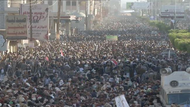 The photo shows Yemenis demonstrators in the capital city of Sana’a on December 5, 2017. The rally called for unity among all Yemeni factions in the face of the years-long Saudi-led aggressions against the country.