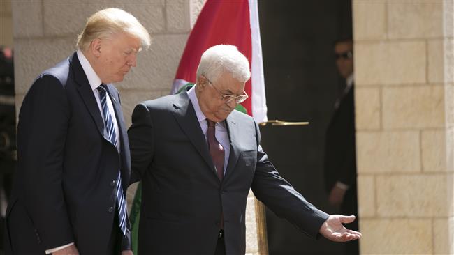 Palestinian President Mahmoud Abbas (R) and US President Donald Trump (file photo)