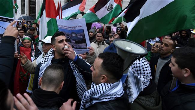 Protesters hold a rally in front of the US embassy in Rome on December 9, 2017 against the US recognition of Jerusalem al-Quds as Israel’s capital. (Photo by AFP)