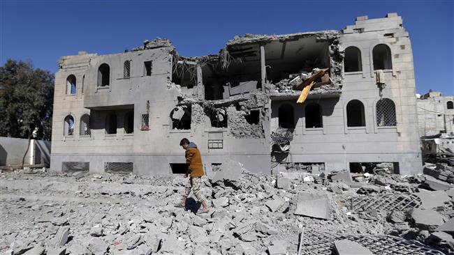 Yemenis check the site of Saudi airstrikes in the capital Sana’a on December 13, 2017. (Photo by AFP)