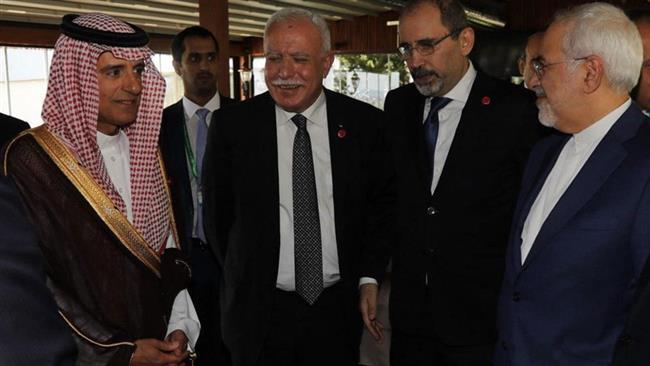 This file photo shows Iranian Foreign Minister Mohammad Javad Zarif (R) and his Saudi counterpart, Adel al-Jubeir (L), during a short encounter in Istanbul on August 2, 2017.