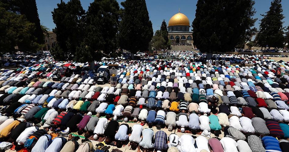۴۵ ألف مواطن يؤدون الجمعة في الأقصى