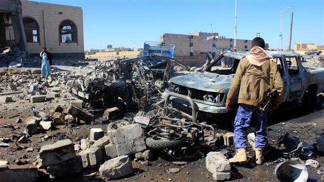 Yemenis inspect damage at the site of a Saudi-led coalition air strike, in the northwestern city of Sa’ada on December 20, 2017. (Photo by AFP)