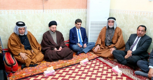 السيد عمار الحكيم يتفقد ذوي الشهداء في الفيحاء